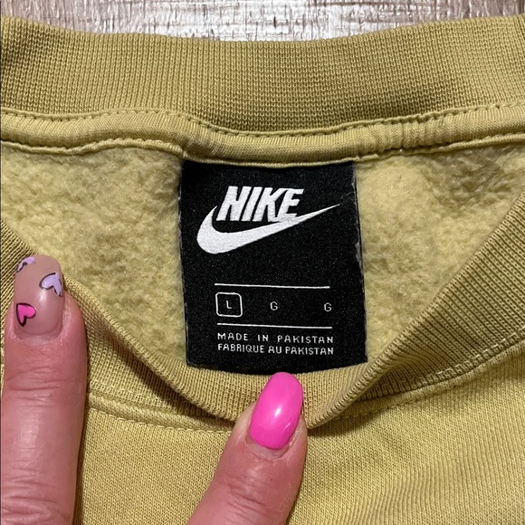 Nike Chartreuse Yellow Cropped Crewneck Sweatshirt Size L - Picture 2 of 5